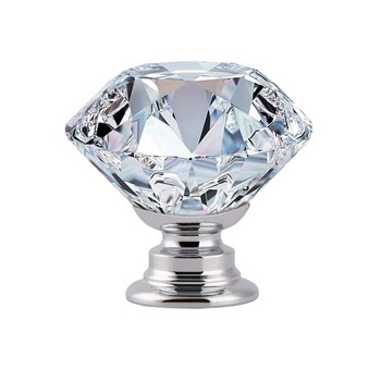 Buton maner mobila cristal argintiu, forma diamant, ∅ 40 mm Buton maner mobila cristal argintiu, forma diamant, ∅ 40 mm