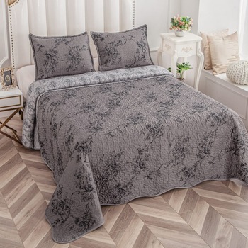 Set cuvertura de pat dublu + 2 fete perna, matlasata, Casa de Vis, Y72 Set cuvertura de pat dublu + 2 fete perna, matlasata, Casa de Vis, Y72