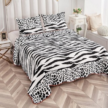 Set cuvertura de pat dublu + 2 fete perna, matlasata, Casa de Vis, Y89 Set cuvertura de pat dublu + 2 fete perna, matlasata, Casa de Vis, Y89