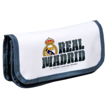 Penar Real Madrid, neechipat, un compartiment, dreptunghiular, alb cu imprimeu multicolor, 20 x 11 x 4 cm Penar Real Madrid, neechipat, un compartiment, dreptunghiular, alb cu imprimeu multicolor, 20 x 11 x 4 cm