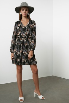 trendyol rochie cu decolteu in v si model floral xl negruvioletcrem imagen 35_0_
0