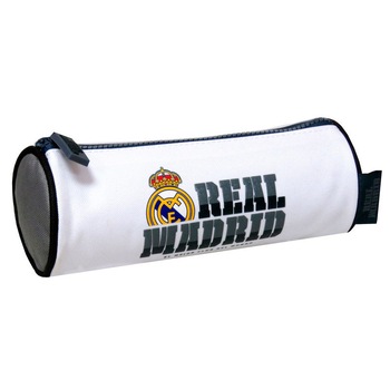 Penar Real Madrid, neechipat, un compartiment, cilindric, alb cu imprimeu multicolor, lungime 21 cm, diametru 8 cm, model 2 Penar Real Madrid, neechipat, un compartiment, cilindric, alb cu imprimeu multicolor, lungime 21 cm, diametru 8 cm, model 2
