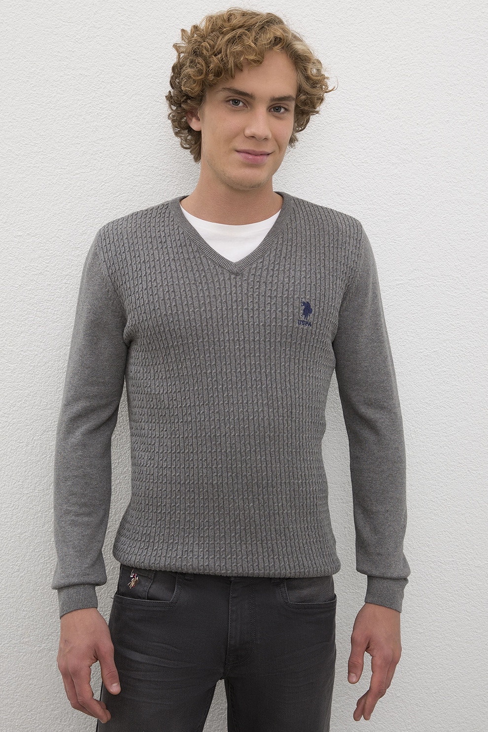 U.S. Polo Assn., Pulover cu decolteu in V si segment cu model discret cu torsade, Gri inchis