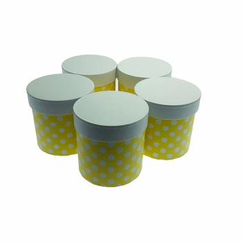 Set Atelier 5 cutii decorative cu capac pentru aranjamente si cadouri, Carton, 12 cm, Galben cu buline Set Atelier 5 cutii decorative cu capac pentru aranjamente si cadouri, Carton, 12 cm, Galben cu buline