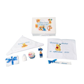 Trusou botez Winnie the Pooh 7 piese, personalizat prin brodare Trusou botez Winnie the Pooh 7 piese, personalizat prin brodare