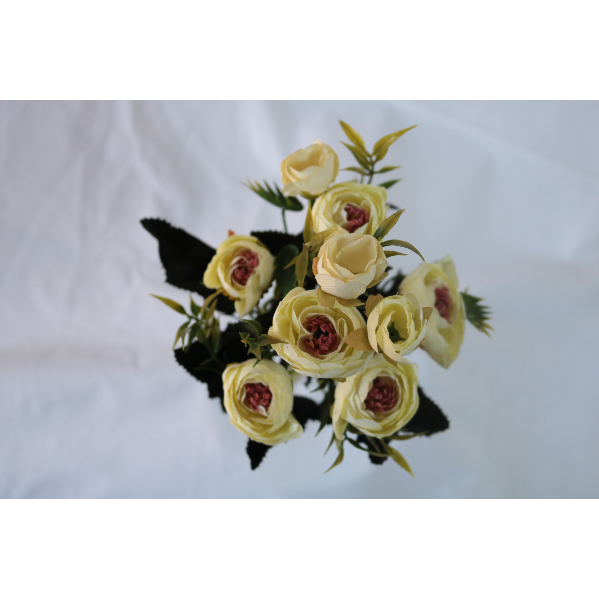 Buchet mini ranunculus, crem, 35 cm - eMAG.ro