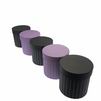 Set Atelier 5 cutii decorative cu capac pentru aranjamente si cadouri, Carton, 12 cm, Mov/Negru cu dungi Set Atelier 5 cutii decorative cu capac pentru aranjamente si cadouri, Carton, 12 cm, Mov/Negru cu dungi