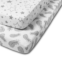 Set 2 cearceafuri 120x60 cm din bumbac cu elastic roata pentru patut Kidizi Galaxy Feathers