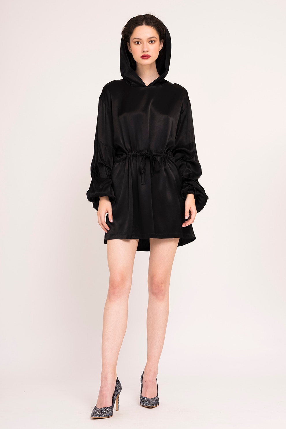 BLUZAT, Rochie din satin cu gluga si snur de ajustare in talie, Negru