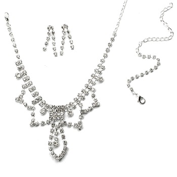 Set lantisor, bratara si cercei dama, Chuns Fashion, argintii 43 cm lungime lantisor Set lantisor, bratara si cercei dama, Chuns Fashion, argintii 43 cm lungime lantisor