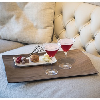 Tava pentru servire Legnoart, Vivanda, din lemn de nuc de inalta calitate, artizanal, design curbat, maro inchis Tava pentru servire Legnoart, Vivanda, din lemn de nuc de inalta calitate, artizanal, design curbat, maro inchis