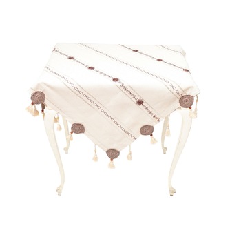 Fata de masa Valentini Bianco , confectionat din bumbac 100%, cu broderie inserata si cu ciucuri pe margine, CC014 90x90 cm Fata de masa Valentini Bianco , confectionat din bumbac 100%, cu broderie inserata si cu ciucuri pe margine, CC014 90x90 cm