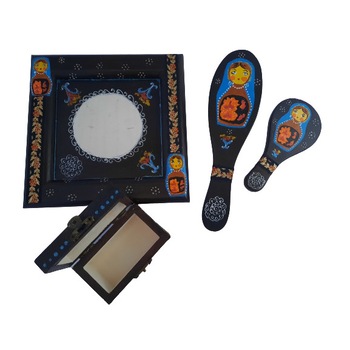 Set cadou maro papusica pictat manual, 4 piese Set cadou maro papusica pictat manual, 4 piese