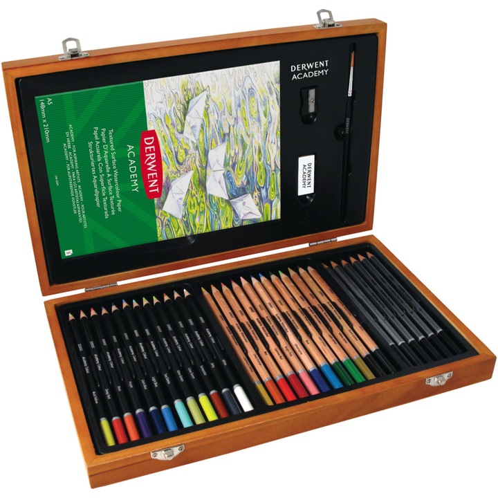 Set pentru desen Derwent Academy™, potrivit pentru cadou, contine creioane colorate, creioane acuarela, creioane grafit, bloc desen, guma sters, ascutitoare, cutie din lemn, 35 bucati/set