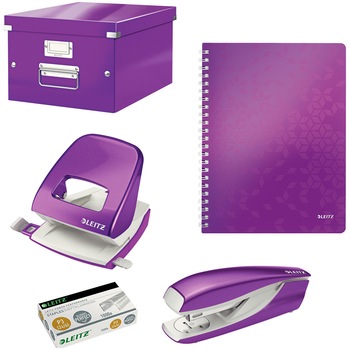 Set birotica Leitz WOW mov, contine capsator metalic 30 coli, perforator metalic 30 coli, cutie depozitare Click & store medie, caiet de birou A4 dictando cu spira si 1000 capse 24/6 Set birotica Leitz WOW mov, contine capsator metalic 30 coli, perforator metalic 30 coli, cutie depozitare Click & store medie, caiet de birou A4 dictando cu spira si 1000 capse 24/6