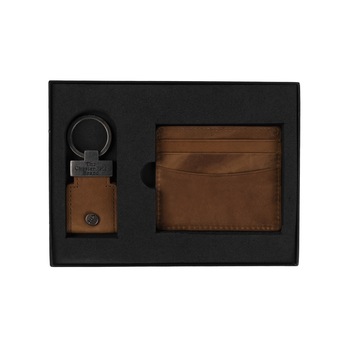Set cadou pentru barbati cu port card si breloc pentru chei, The Chesterfield Brand maro coniac, MAGAZINULDEGENTI Set cadou pentru barbati cu port card si breloc pentru chei, The Chesterfield Brand maro coniac, MAGAZINULDEGENTI
