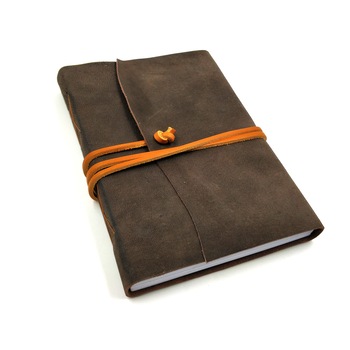 Jurnal clasic maro cu coperta din piele naturala Jurnal clasic maro cu coperta din piele naturala