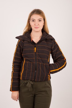 Geaca fete, sport, negru cu banda portocaliu fosforescent, masura 36-38EU Geaca fete, sport, negru cu banda portocaliu fosforescent, masura 36-38EU