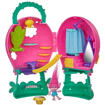 Set de joaca portabil cu figurina si accesorii Trolii - In turneu cu Balonul Set de joaca portabil cu figurina si accesorii Trolii - In turneu cu Balonul