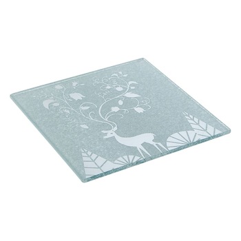 Suport lumanare argintiu din sticla cu imprimeu ren de Craciun, Lioness, 12 x 12 cm Suport lumanare argintiu din sticla cu imprimeu ren de Craciun, Lioness, 12 x 12 cm