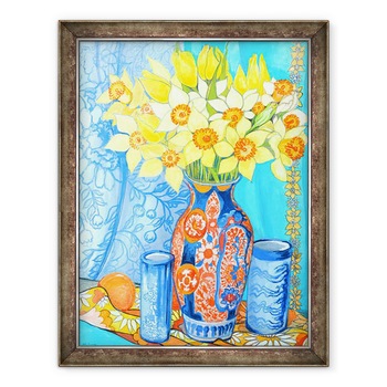Tablou inramat - Joan Thewsey - Narcisele si lalele intr-o vaza Imani, portocale si textile, 60 x 80 cm Tablou inramat - Joan Thewsey - Narcisele si lalele intr-o vaza Imani, portocale si textile, 60 x 80 cm
