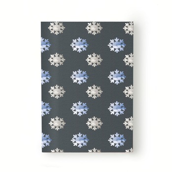 Caiet tip Agenda Heartwork cu muchie cusuta, Fulgi de zapada gri, Latime 140 mm x Inaltime 200 mm Caiet tip Agenda Heartwork cu muchie cusuta, Fulgi de zapada gri, Latime 140 mm x Inaltime 200 mm