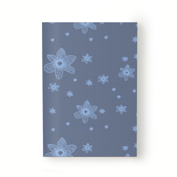 Caiet tip Agenda Heartwork cu muchie cusuta, Flori stelute contur albastru, Latime 140 mm x Inaltime 200 mm Caiet tip Agenda Heartwork cu muchie cusuta, Flori stelute contur albastru, Latime 140 mm x Inaltime 200 mm