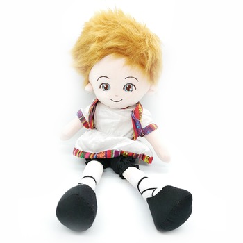 Papusa de plus Baietel in port traditional, 42 cm, care canta in limba romana Papusa de plus Baietel in port traditional, 42 cm, care canta in limba romana