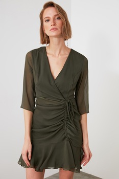 trendyol rochie mini cu decolteu in v si fronseuri verde militar imagen 9_0_
0