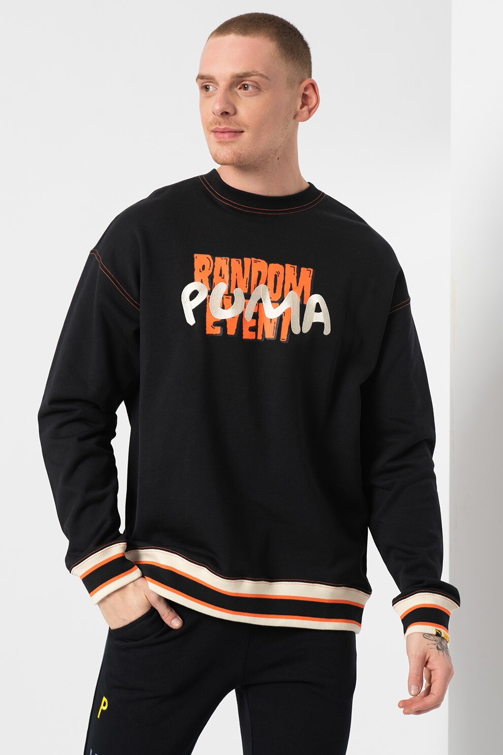 Puma, Bluza sport regular fit cu imprimeu logo, Negru/oranj mandarina/alb prafuit, M
