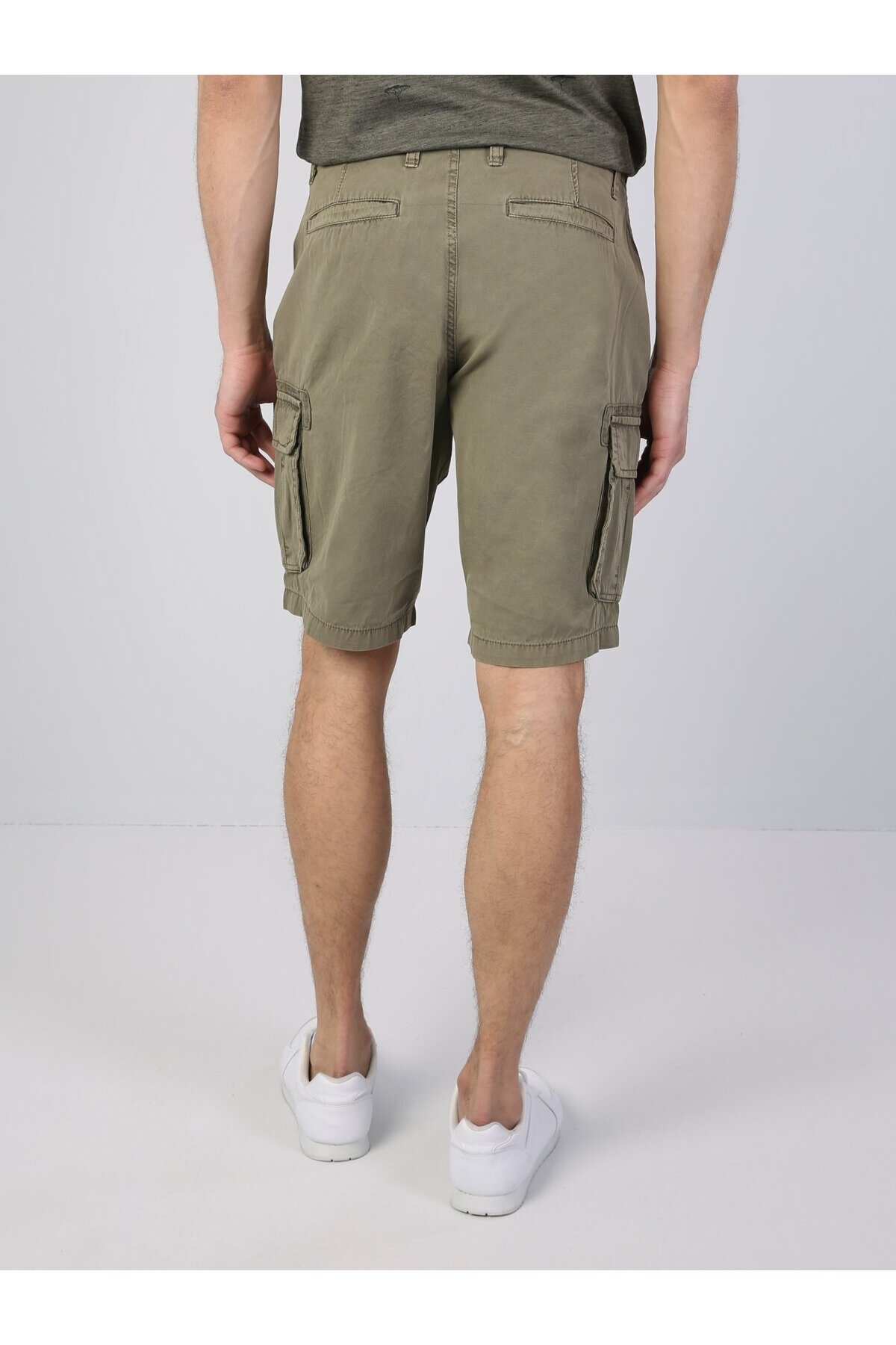 pantaloni scurți khaki
