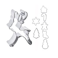 Set 8 forme prajituri de Craciun, cu model brad, ren, casuta, fulg, cizmulita, turta dulce, om zapada si ciubuc, 7.5 x 7.5 cm