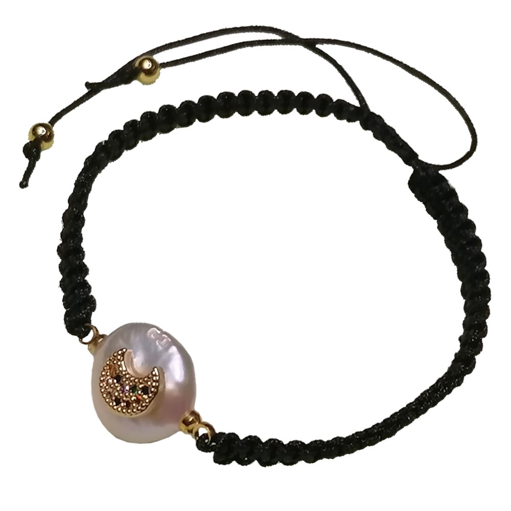 Bratara ArtDeco cu perla de cultura alba, placata cu accesoriu semiluna aurie din otel inoxidabil si cristale Cubiz Zirconia, reglabila 15 -25 cm