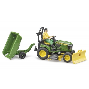 Jucarie Tractor De Cosit John Deere Cu Remorca Si Gradinar, Bruder 62104 Jucarie Tractor De Cosit John Deere Cu Remorca Si Gradinar, Bruder 62104