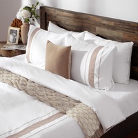 Set asternut 4 piese AIX©, bumbac egiptean, model deosebit, atent conturat, in nuantele de alb si bej