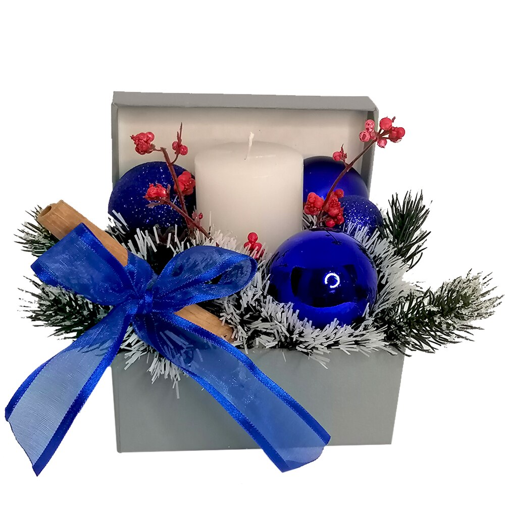 Aranjament Craciun ArtDeco Magic, cu lumanare alba parfumata, globulete albastre, baton de scortisoara, brad artificial si beteala