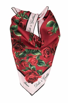Esarfa Dolce & Gabbana din matase, imprimata cu trandafiri, pe fond rosu Esarfa Dolce & Gabbana din matase, imprimata cu trandafiri, pe fond rosu