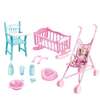Set Papusa cu patut, scaunel si carucior, +3 ani Set Papusa cu patut, scaunel si carucior, +3 ani