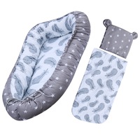 Set Baby Nest cu Pernita si Salteluta, fata dubla Flakers - Alb/Gri