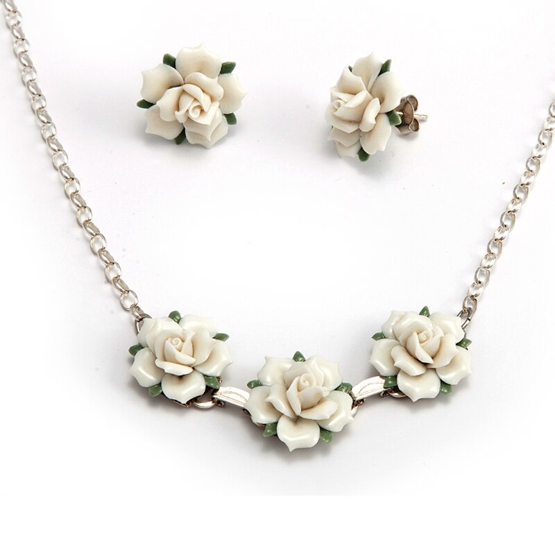 Set Ariki cu trandafiri albi din portelan 802.803