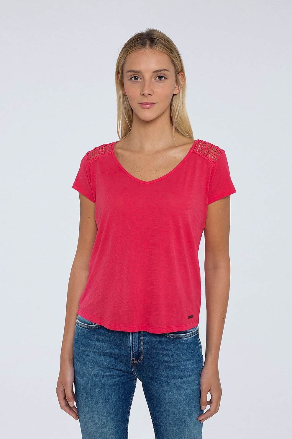 Pepe Jeans London, Tricou cu decolteu in V si segment cu perforatii, Roz aprins