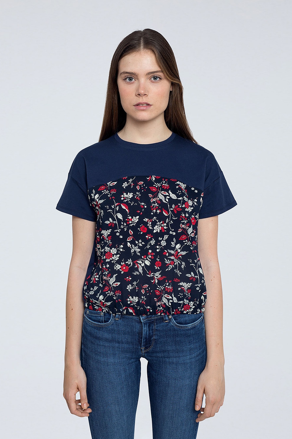 Pepe Jeans London, Tricou cu decolteu la baza gatului si model floral, Bleumarin/rosu/alb prafuit