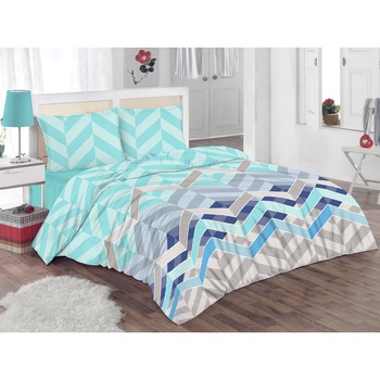 Set lenjerie de pat (cearsaf + husa pilota + 2 huse perne) pentru pat de dimensiuni 160x200 cm, 132TC, 100% bumbac, imprimeu geometric, turcoaz/albastru/gri Set lenjerie de pat (cearsaf + husa pilota + 2 huse perne) pentru pat de dimensiuni 160x200 cm, 132TC, 100% bumbac, imprimeu geometric, turcoaz/albastru/gri