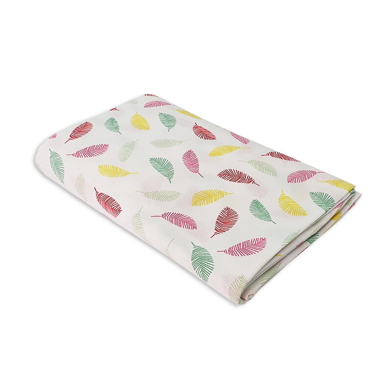 Cearceaf cu elastic, KidsDecor, patut bebelus 60x120 cm imprimat cu pene 