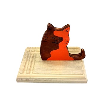 Suport de telefon mobil de birou din lemn masiv model Pisicuta Fericita – Maro cu portocaliu Suport de telefon mobil de birou din lemn masiv model Pisicuta Fericita – Maro cu portocaliu