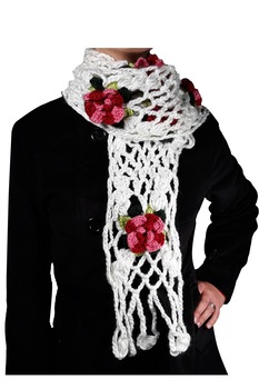 Esarfa-fular crosetata, alb, cu flori, dimensiune 220x20 cm Esarfa-fular crosetata, alb, cu flori, dimensiune 220x20 cm