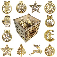 Set de 12 ornamente de Craciun din lemn in cutie