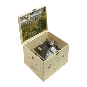Set cadou pentru decantare vin Legnoart, Chateau, 4 piese, decantor din cristal suflat, fara plumb, capacitate 3 L, cutie de prezentare din lemn de stejar, finisaj artizanal Set cadou pentru decantare vin Legnoart, Chateau, 4 piese, decantor din cristal suflat, fara plumb, capacitate 3 L, cutie de prezentare din lemn de stejar, finisaj artizanal