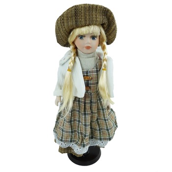 Papusa portelan Melanie 40cm par blond si palarie Papusa portelan Melanie 40cm par blond si palarie