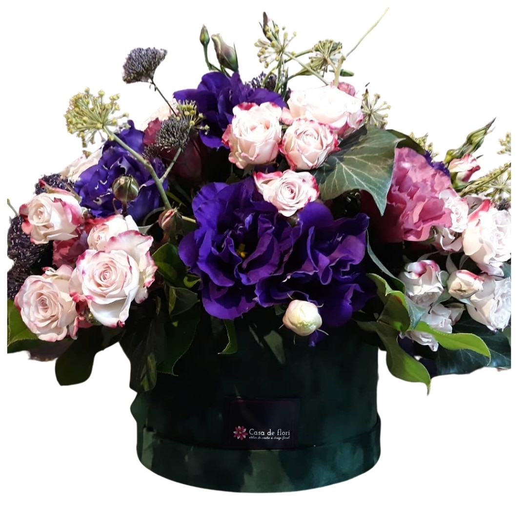 Aranjament floral Velvet Lisianthus mov si lila - ZMB Flowers